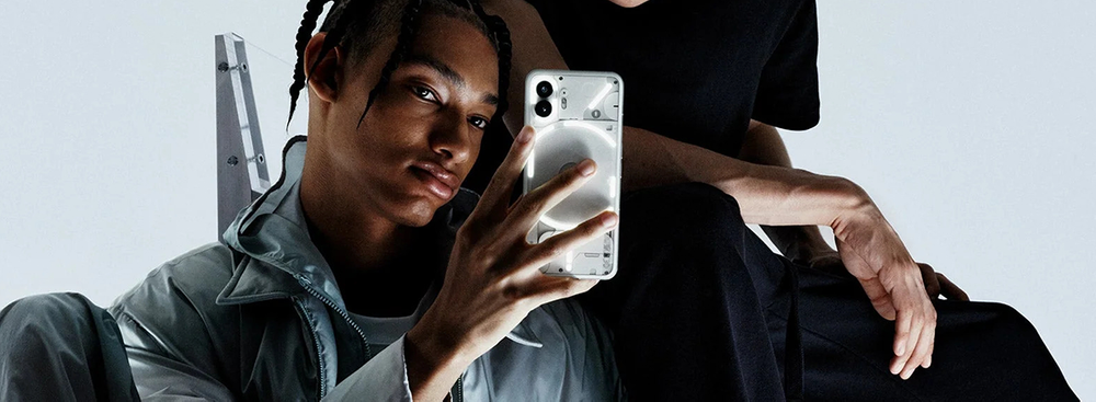 Nothing、待望の Phone (2) を発表、刷新されたグリフインターフェースを搭載